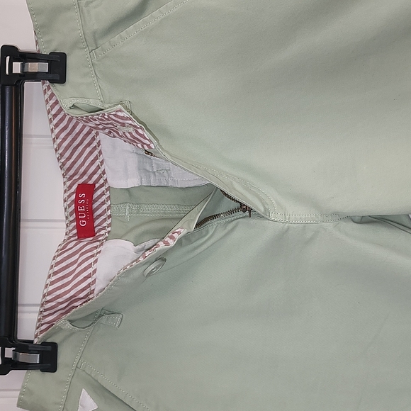 Men Guess shorts - Picture 4 of 5